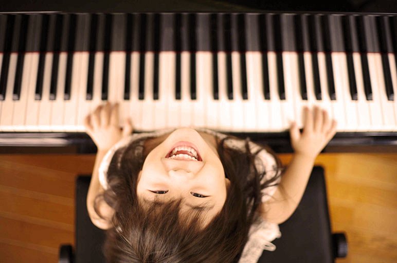 Como Seu Filho Pode Aprender Música de Forma Acelerada (Infalível)